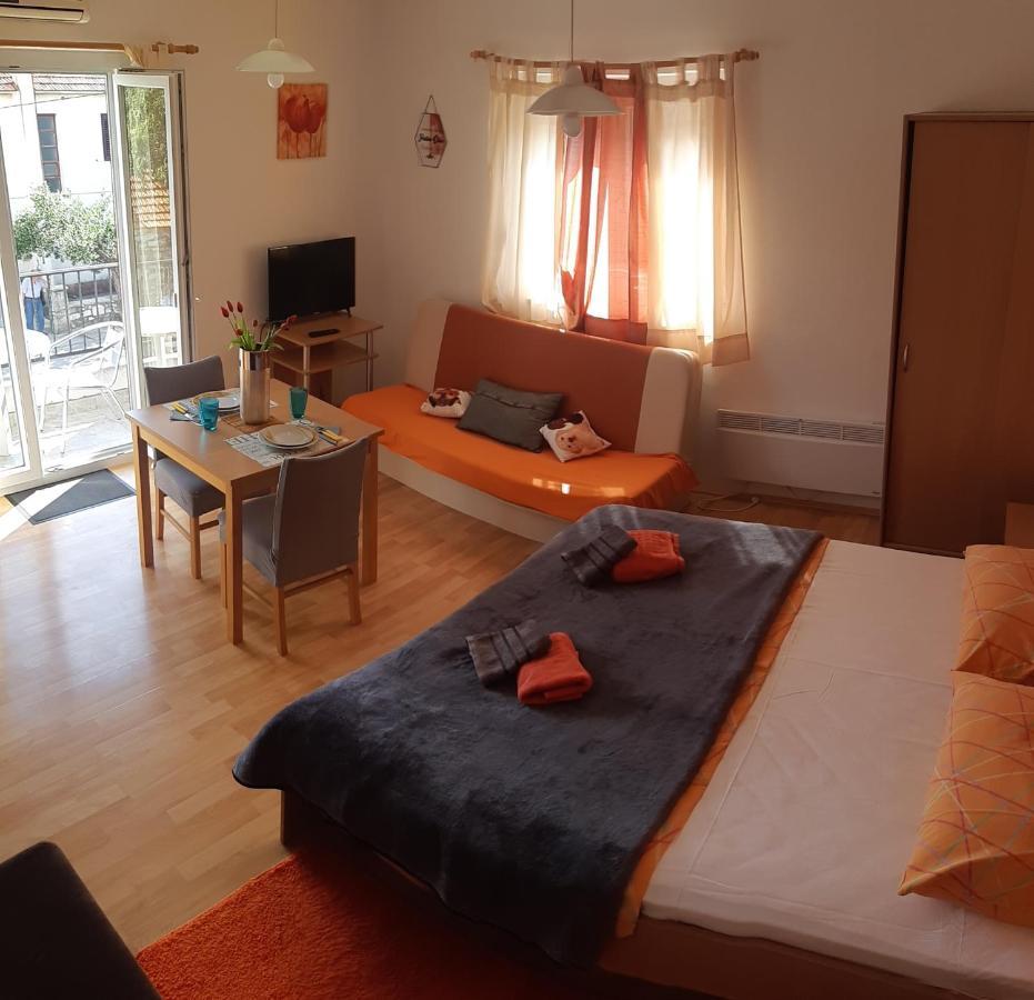 Apartments Lans Vodice Eksteriør bilde